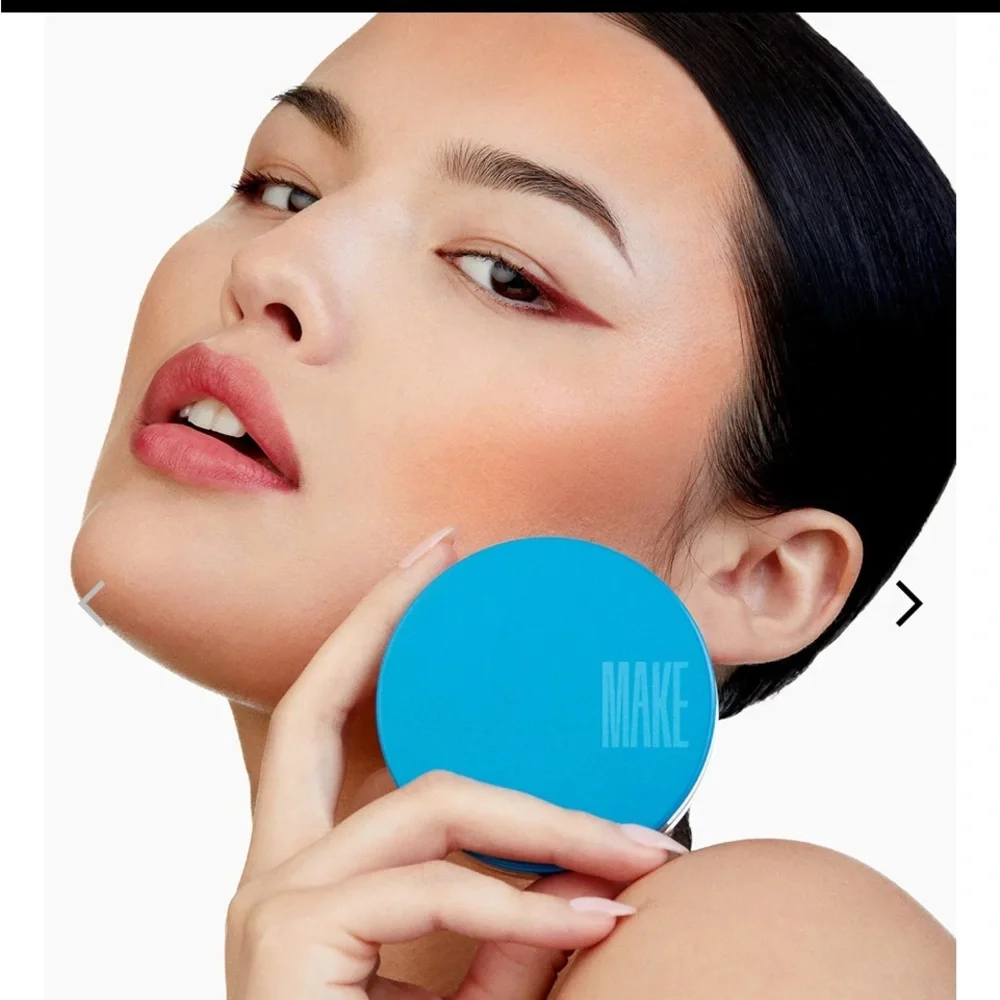 MAKE Skin Mimetic Microsuede bronzer in the shade Equinox